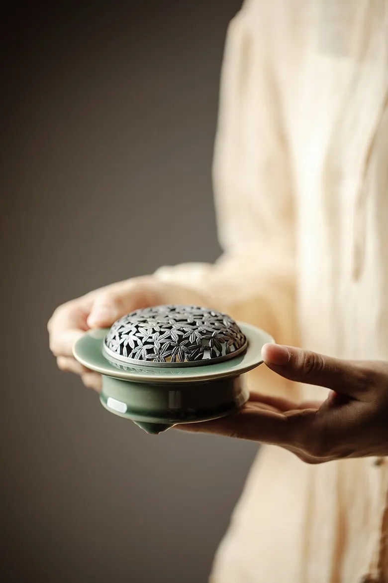 Jade-Glazed Incense Powder Kit with Floral Openwork Lid 22