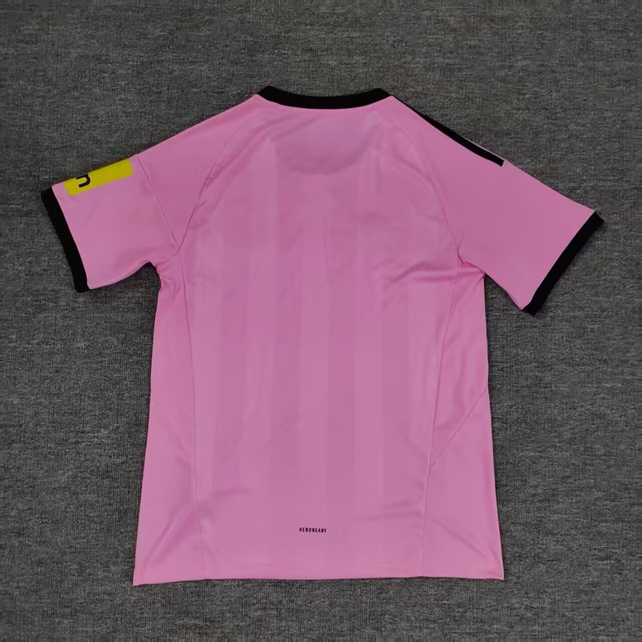 2025/2026 Newcastle United Goalie Pink Football Jersey 1:1 Thai Quality