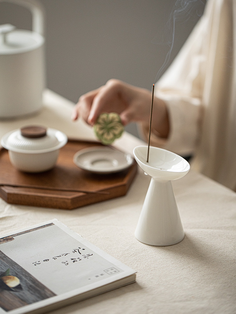 In the words of suet jade ceramic Japanese-style household incense incense burner incense holder line incense lice wind desktop ornaments incense accessories 11