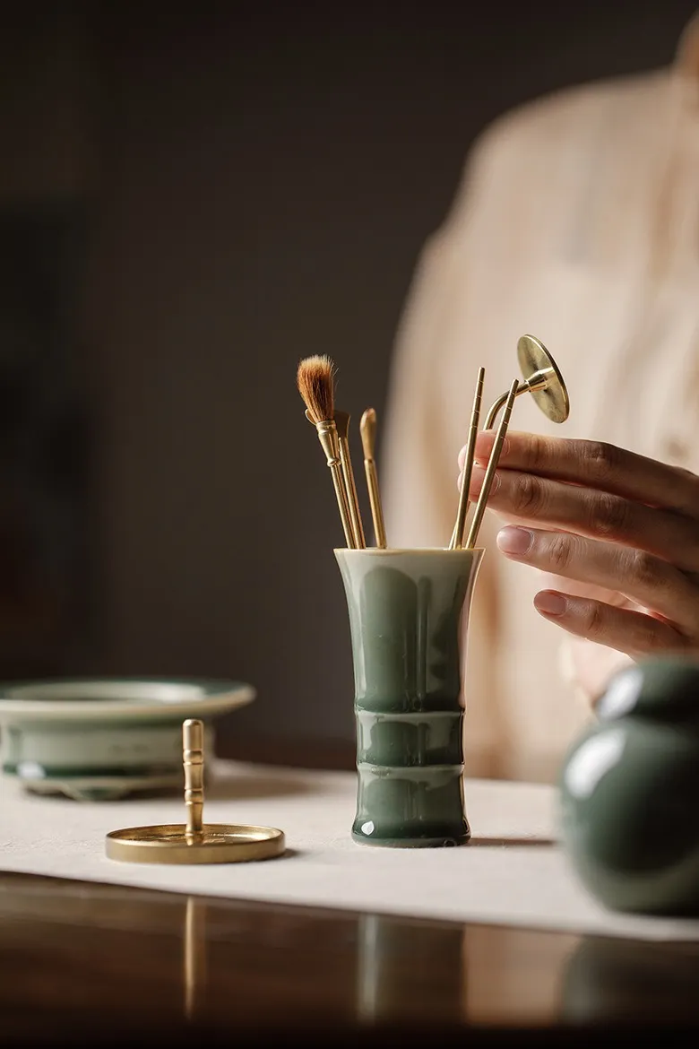 Jade-Glazed Incense Powder Kit with Floral Openwork Lid 18