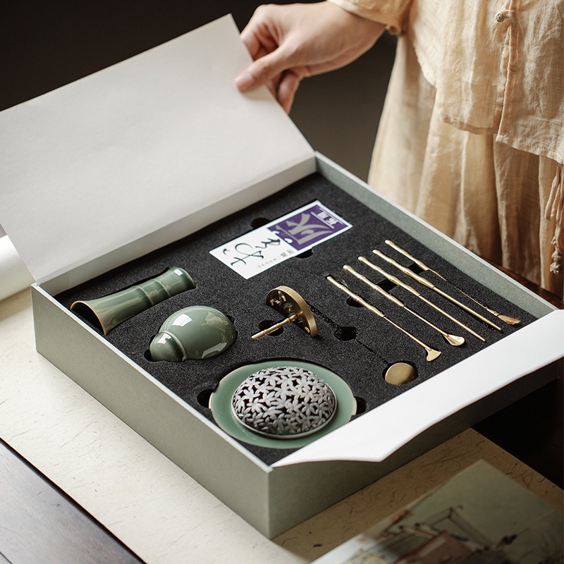 Jade-Glazed Incense Powder Kit with Floral Openwork Lid