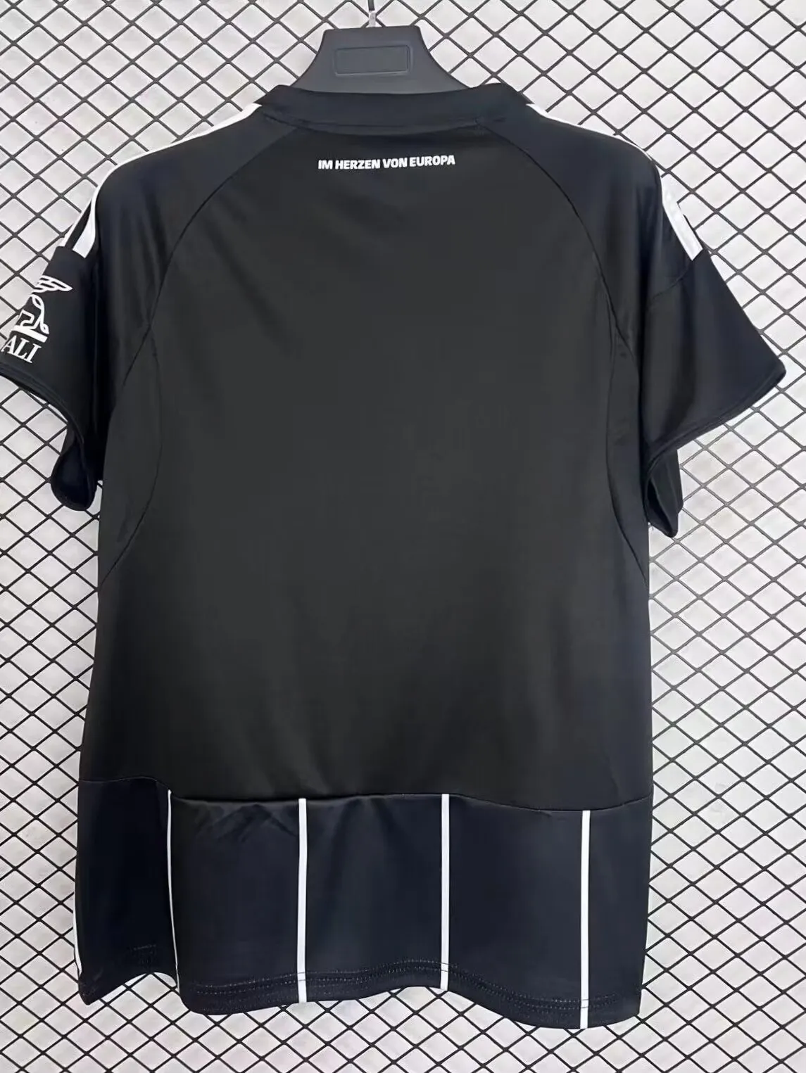 2025/2026 Frankfurt Champions League Home Football Jersey 1:1 Thai quality